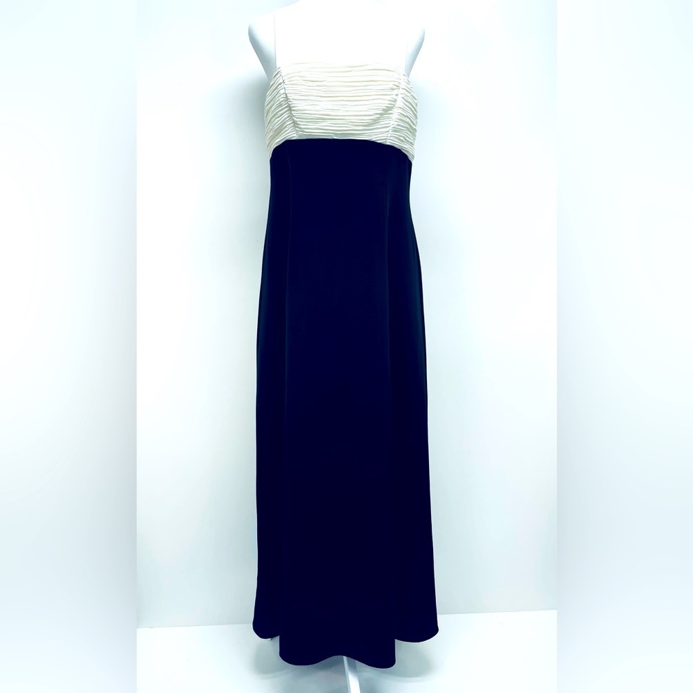 Chadwick’s Dress Sz 8P Women’s Spaghetti Strap A-line Hits Waish Ivory Black
